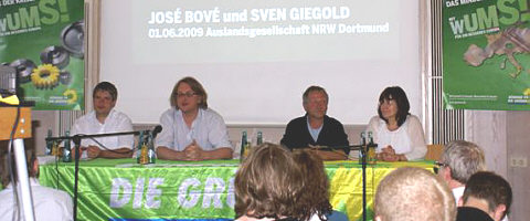 Das Podium mit Sven Giegold, José Bové Podium